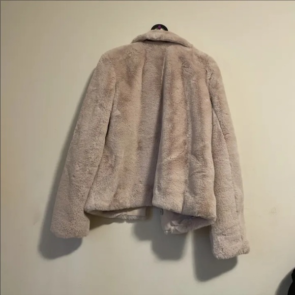 H&M Creme Faux Fur jacket - Picture 2 of 5